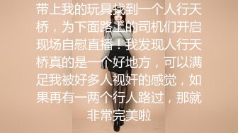 食品厂女厕上帝视角偷拍几个美女职员嘘嘘临场感十足