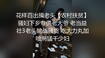 [MP4/ 727M] 胸前玫瑰纹身无毛骚女带闺蜜一起，和炮友激情大战闺蜜旁边观战，埋头交骑乘快速打桩