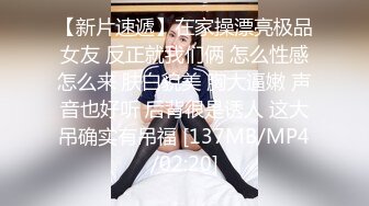 巨乳宝贝黑丝露脸一个人精彩大秀，自己舔骚奶子，全程露脸跟狼友互动撩骚，自己掰开骚穴