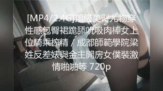 破解家庭摄像头监控偷拍跟父母睡一个炕上的年轻小夫妻在父母旁边女的帮老公摸鸡巴，男的给女的摸逼调情啪啪~2