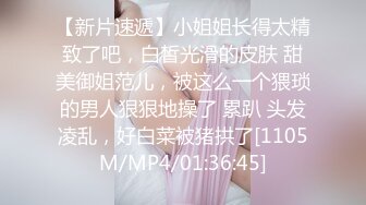 ❤️美乳小翘臀❤️穿着婚纱被单男拽着头发肏，看着老婆被内射极度淫骚D航空姐刚下飞机就被老公送到别人床上黑丝脚都还是酸的