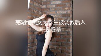 商场女厕刁钻角度偷拍牛仔裤美女的小黑鲍