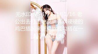 國外美女cosplay現場公眾場合露逼自慰，嫩逼高潮還會噴水