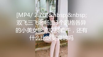 闯入万达影城女厕多角度全景偷拍背包少妇的肥美鲍鱼 (1)