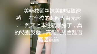 爱臭美的小妞,边尿尿边自拍❤️尿完还不忘用水龙头洗B