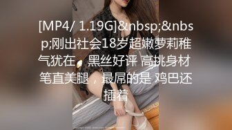 双飞两个极品身材妹子，长相甜美女上位大战小哥哥