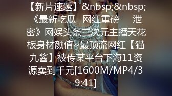 商城跟随偷窥萝莉裙漂亮眼镜小姐姐 皮肤白皙 小内内小屁屁 走路一摆一摆很诱惑