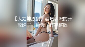 家庭摄像头破解真实偸拍，性生活和谐的小夫妻不管白天晚上来感觉就搞，苗条娇妻很耐肏床上干完地上扎马步干 (2)