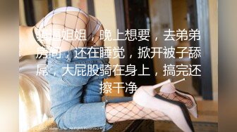 反差学生妹双手扶着鸡巴认真口交