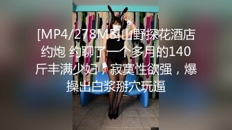 [MP4/ 1.05G] 眼镜小美女露脸群P好几哥大哥，身材不错让三个大哥对着小嘴奶子和逼逼撸鸡巴