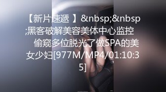 《母子乱伦》趁妈妈喝多找朋友来和妈妈一起玩3P开发她的屁眼