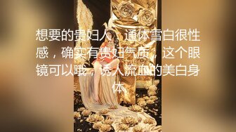 幸福老哥天天搞妹子顶不住找两好友4P，超级嫩00后妹子，一人一个扒掉内裤，骑乘后入一起操，扶着屁股猛顶