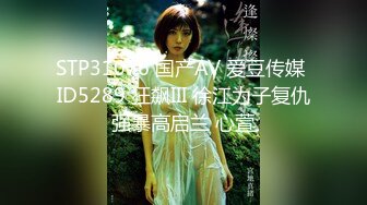 《极品CP魔手外购》色胆包天坑神潜入某公司女厕独占坑位隔板缝中实拍超多美女小姐姐方便，脸逼同步前后拍太顶了 (1)